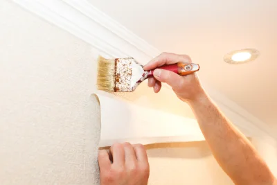 Pose de papier peint à Courbevoie — revêtements muraux et toiles de verre